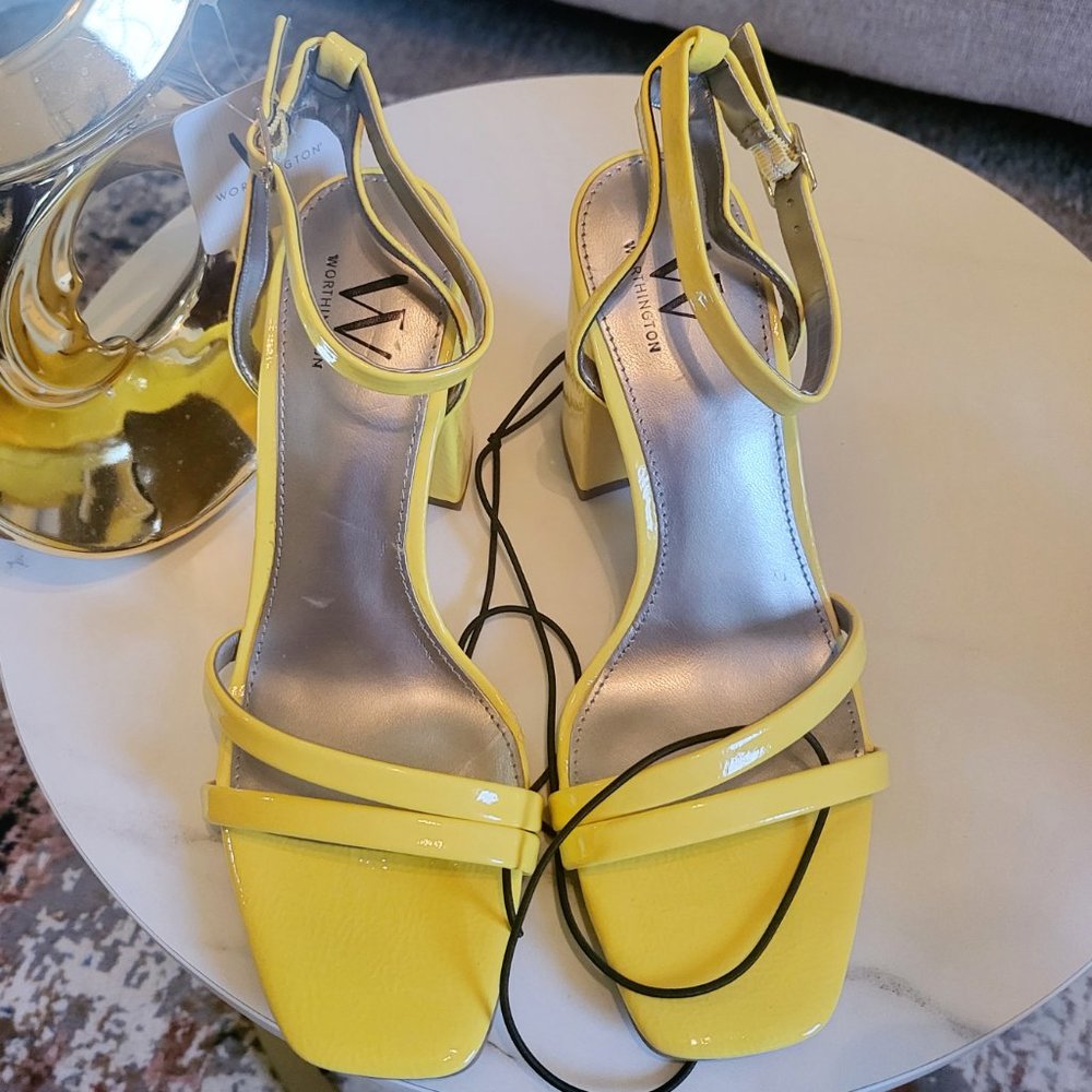 brand new Women's Mid Heel- Worthington Shoe